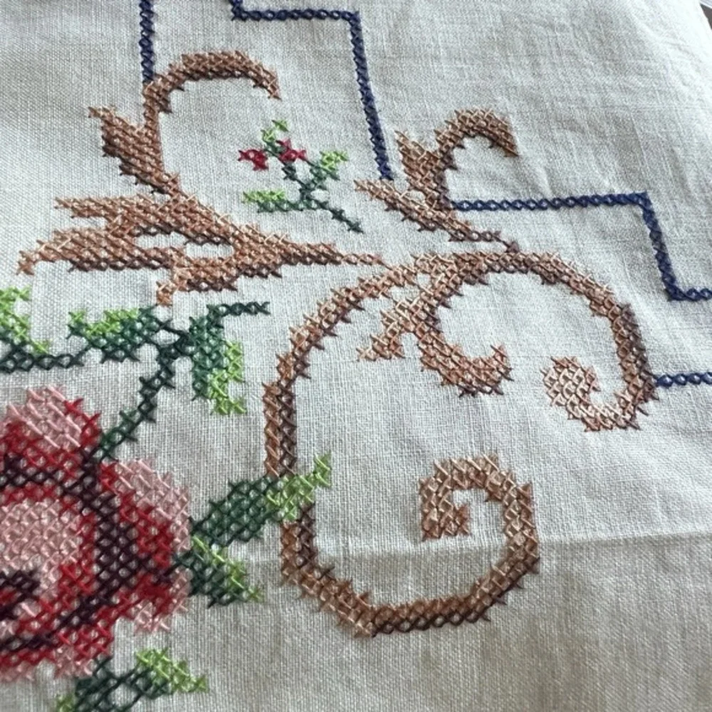 Vintage Linen Embroidered Table Topper & 6 Napkins Cottagecore Shabby Chic Italy